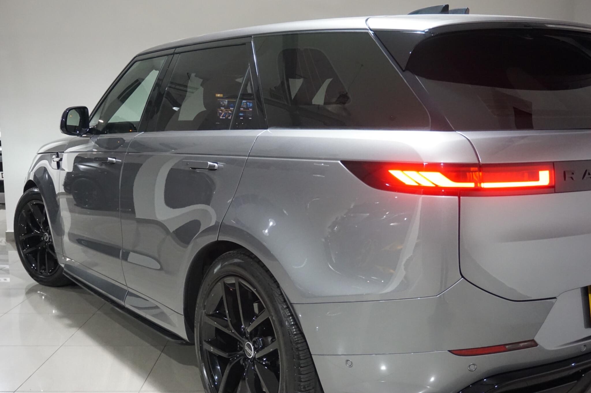 Land Rover Range Rover Sport 3.0 D300 MHEV Dynamic SE SUV 5dr Diesel Auto 4WD Euro 6 (s/s) (300 ps)